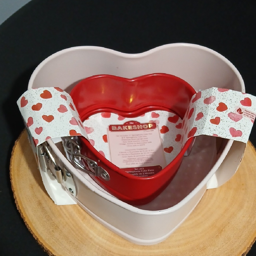 Heart-Shaped Springform Cake Pan Set - Red and Pink (THE BAKE SHOP) NWT